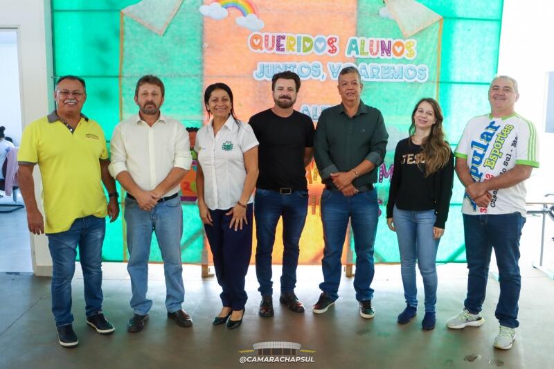 Vereadores de MT visitam Chapadão do Sul para conhecer projeto educacional de escola